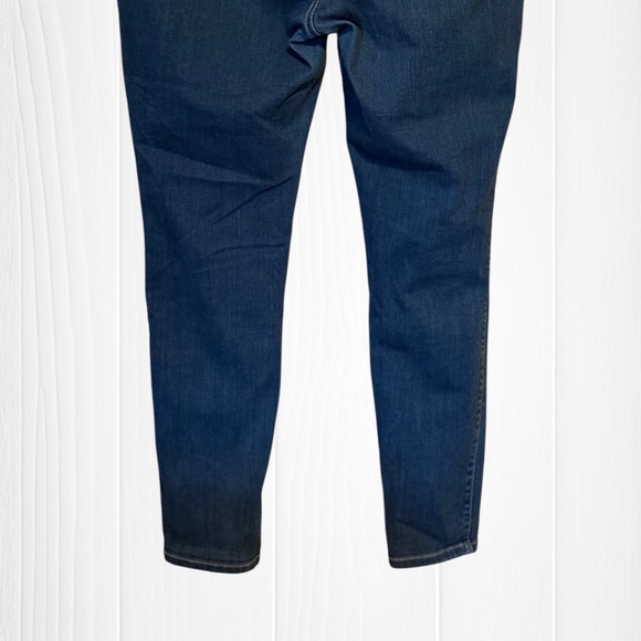 TORRID Bombshell Skinny Jean - Premium Stretch Dark Wash - Picture 11 of 13